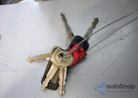 1996 Ford Crown Victoria z USA, uszkodzony, nr VIN 2FALP7367TX101761